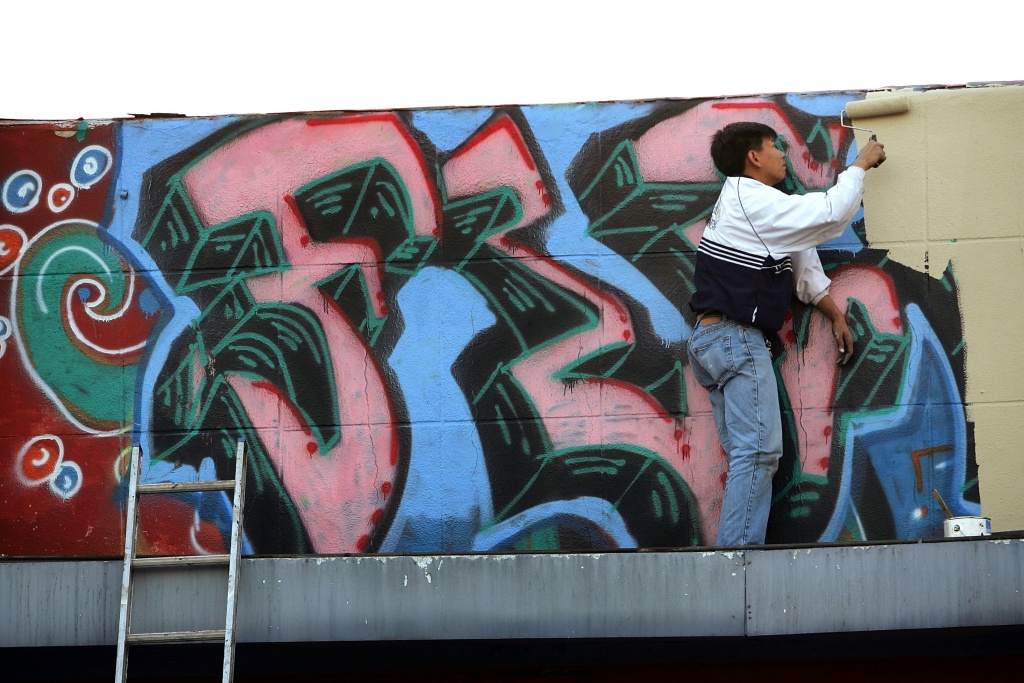 Watch a month of graffiti cleanup in Los Angeles