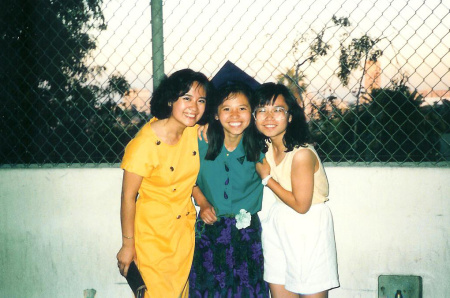 Jazmyne Eng with her mother and sister.